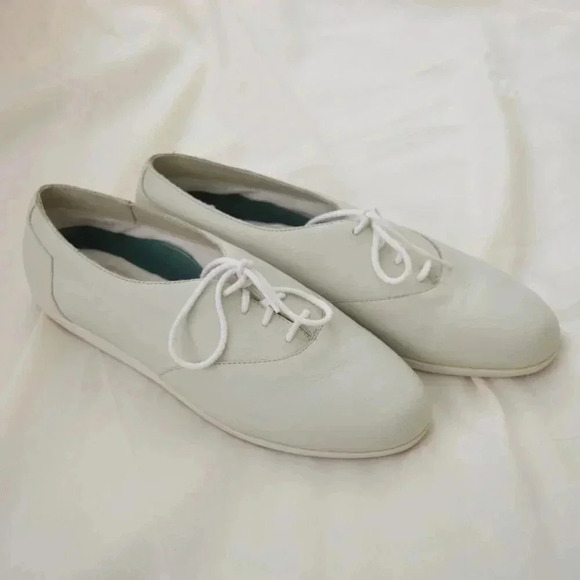 G.H. BASS & CO. Vintage Dress Shoes with Laces In Off White Size 9 1/2M - Picture 2 of 13